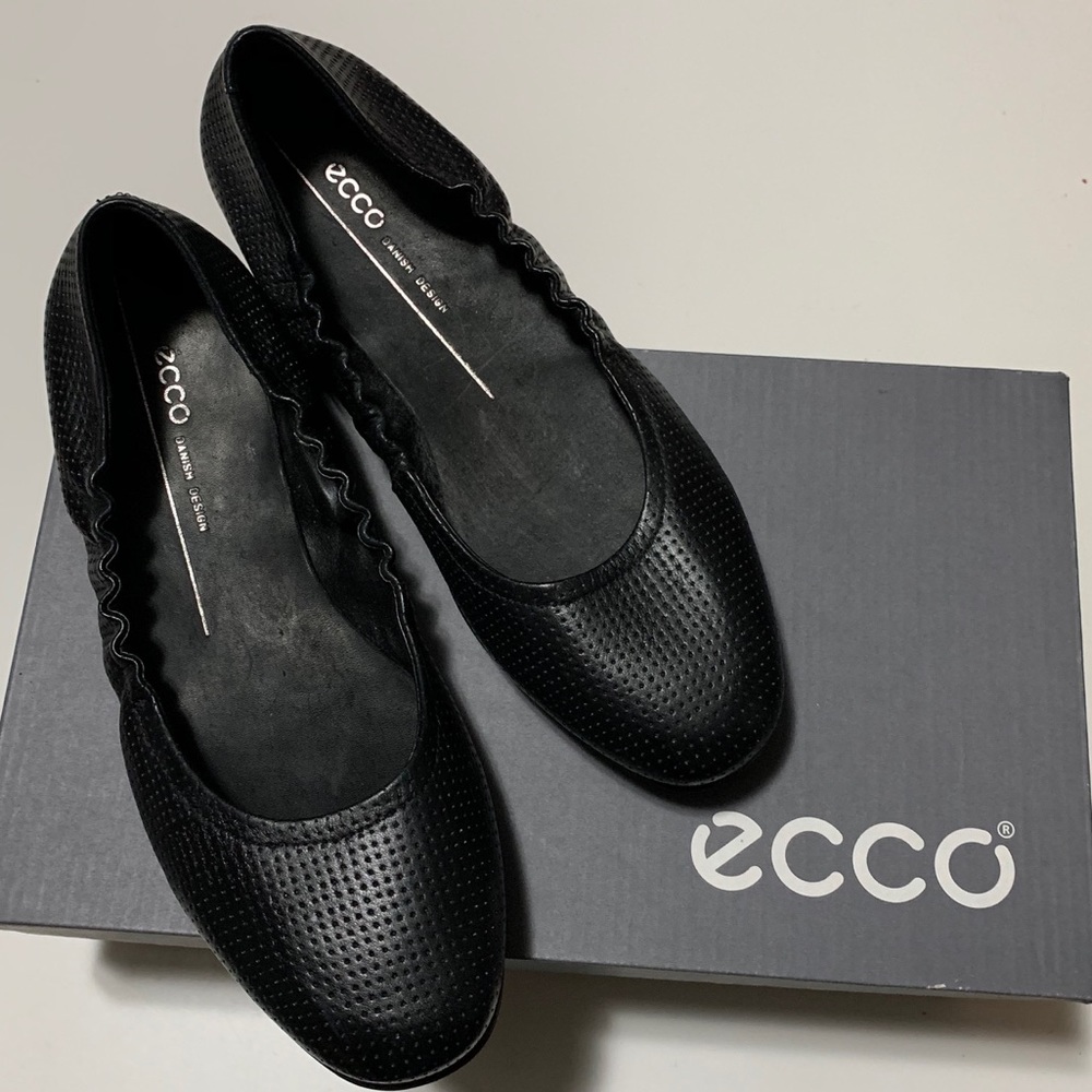 Ecco “Incise Enchant” Blk Perforated Lthr Flat Sz8